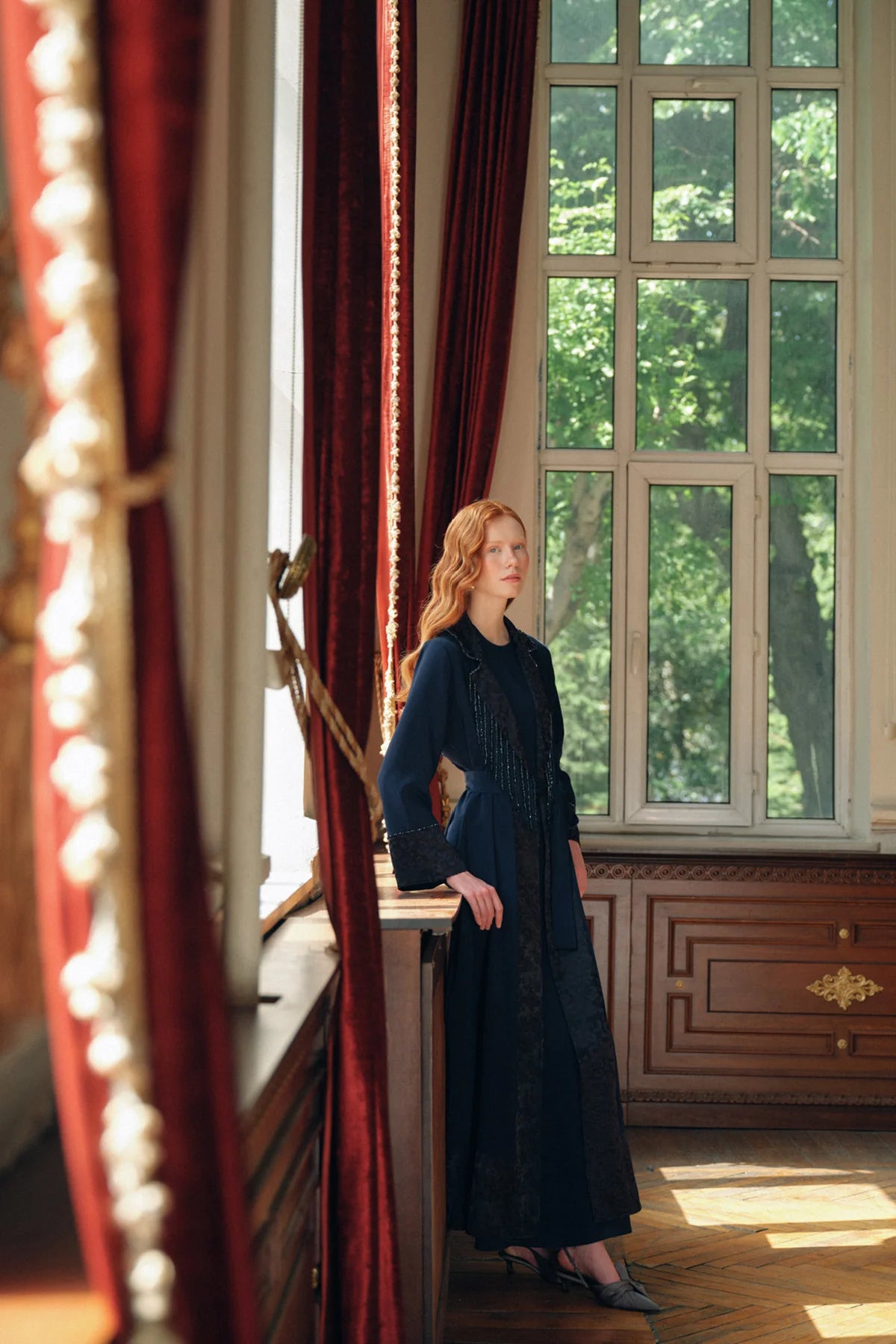 Navy Eclipse Abaya - Veil of the Essence