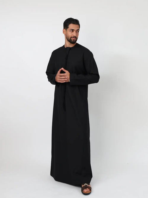 Black Emirati Kandura - Veil of the Essence