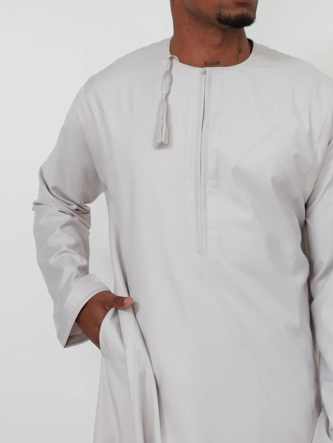 Beige Omani Kandura - Veil of the Essence